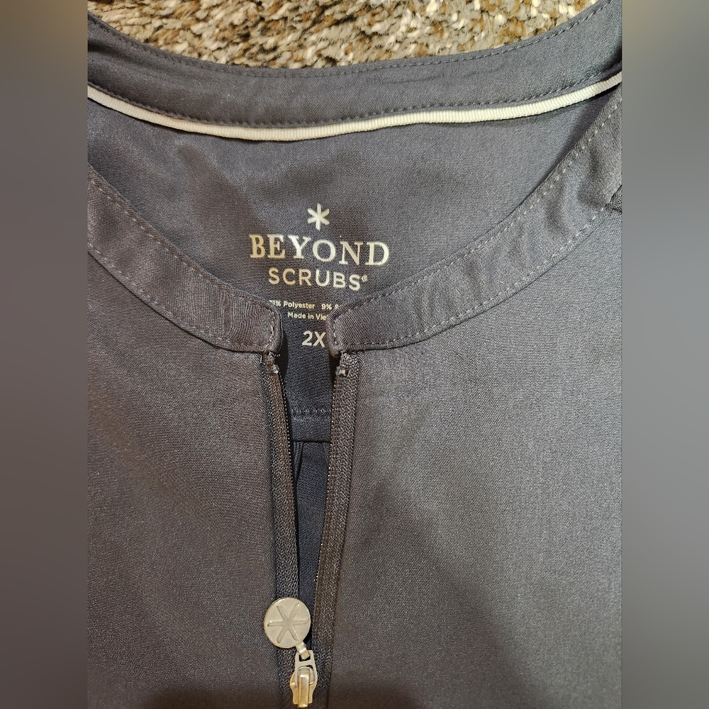 Pewter Jogger Scrub Set - Picture 2 of 5